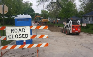 Road-construction-closed-sign